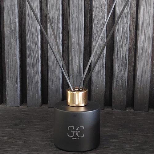 Parfum de Grasse, Flacon design noir mat